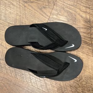 nike flipflops